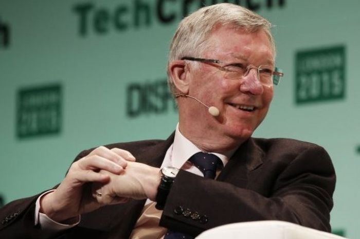 Manajer legendaris Manchester United, Sir Alex Ferguson, berbicara dalam acara TechCrunch Disrupt London 2015 di Copper Box Arena, London, 7 Desember 2015.