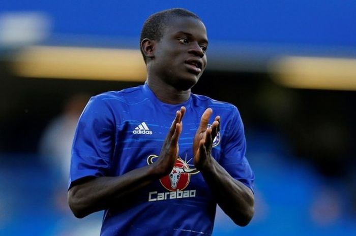 N'Golo Kante menjalani pemanasan sebelum Chelsea melawan West Ham United pada partai Premier League di Stadion Stamford Bridge, 16 Agustus 2016.