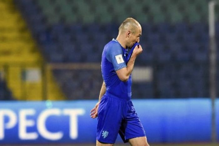 Ekspresi emain Belanda, Arjen Robben, saat bertanding melawan Bulgraria dalam laga kualifikasi Piala Dunia 2018 di Stadion Vasil Levski, Sofia, Bulgaria, Sabtu (25/3/2017) waktu setempat. 