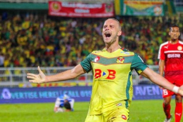 Striker Ken Ilso saat membela Kedah FA pada laga Liga Super Malaysia. 