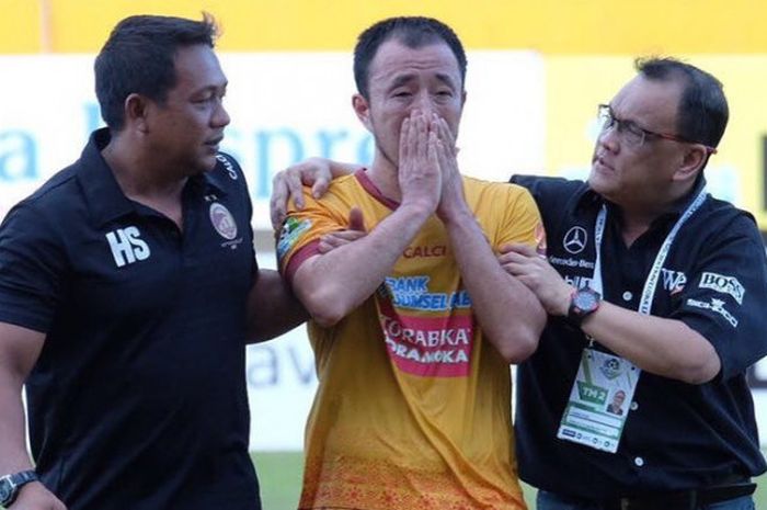 Yoo Hyun Koo usai pertandingan Sriwijaya FC Vs Persipura, di Std Jaka Baring, Palembang. Minggu (30/7/2017).