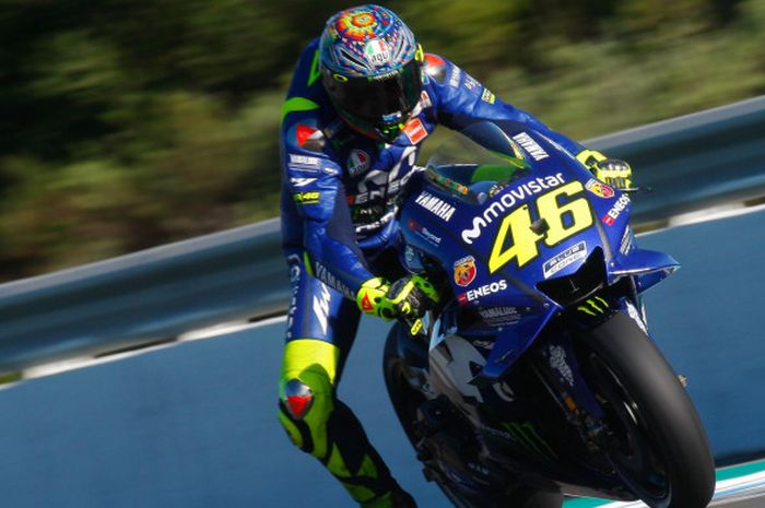 Pebalap Movistar Yamaha, Valentino Rossi, saat melakukan uji coba di Sirkuit Jerez, Spanyol, Rabu (28/11/2018).