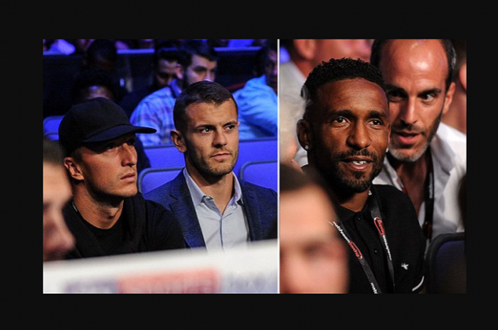 Mark Noble, Jack Wilshere, dan Jermain Defoe saat hadir pada pertandingan tinju di O2 Arena, London