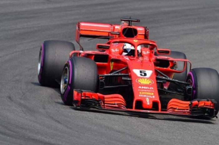 Pebalap Ferrari, Sebastian Vettel, saat menjalani balapan GP Jerman di Hockenheimring, Minggu (22/7/2018).