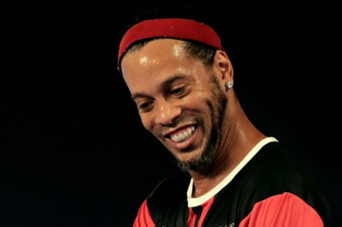   Legenda timnas Brasil, Ronaldinho, saat membela tim futsal Delhi Dragons dalam ajang Premier Futsa