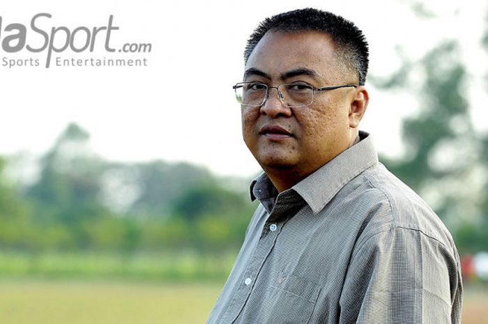 General Manager Arema FC, Rudi Widodo, hadir dalam sesi latihan tim di lapangan Dirgantara, Kab Malang, Rabu (7/8/2017).