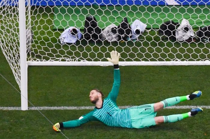 Kiper Spanyol, David De Gea, gagal menepis sepakan penalti penyerang Rusia, Fedor Smolov, dalam laga babak 16 besar Piala Dunia 2018 di Luzhniki Stadium, Moskow, Rusia pada 1 Juli 2018.