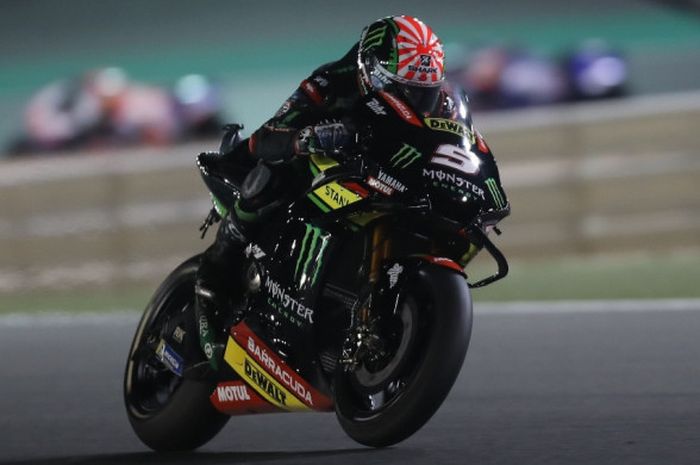 Pebalap Monster Yamaha Tech 3, Johann Zarco, memacu motornya saat balapan GP Qatar di Sirkuit Internasional Losail, Doha, Minggu (18/3/2018).