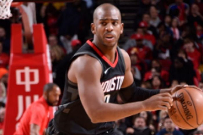 Chris Paul saat membela Houston Rockets pada saat laga melawan LA Lakers pada lanjutan musim reguler NBA 2017/2018, Minggu (31/12/2017) waktu Amerika Serikat.