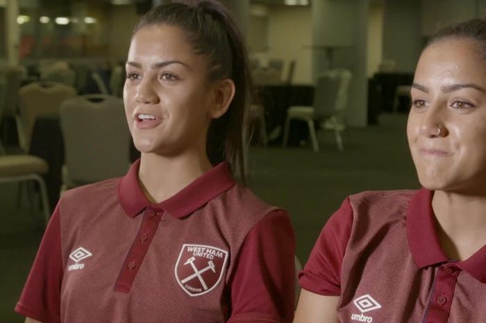 Dua bersaudara milik West Ham Ladies, Rosie (kiri) dan Mollie Kmita