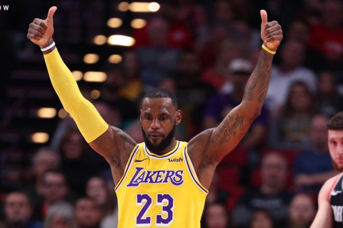 Ekspresi LeBron James saat memperkuat LA Lakers dalam laga lanjutan NBA 2018/19 kontra Portland Trail Blazers pada Sabtu (3/11/2018) malam waktu Amerika Serikat.