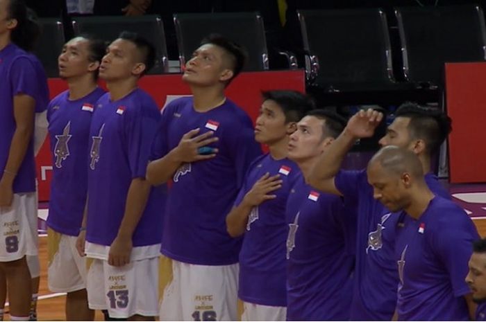 CLS Knights Indonesia saat menjalani laga ASEAN Basketball League (ABL) dengan menjamu Hong Kong Eastern di GOR Kertajaya, Surabaya, Minggu (3/12/2017).