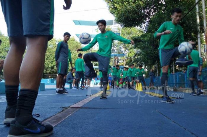 Suasana latihan Timnas U-19 Indonesia di Hotel Olympic, Yangon, Myanmar, menjelang semifinal Piala AFF U-18 2017 melawan Thailand.