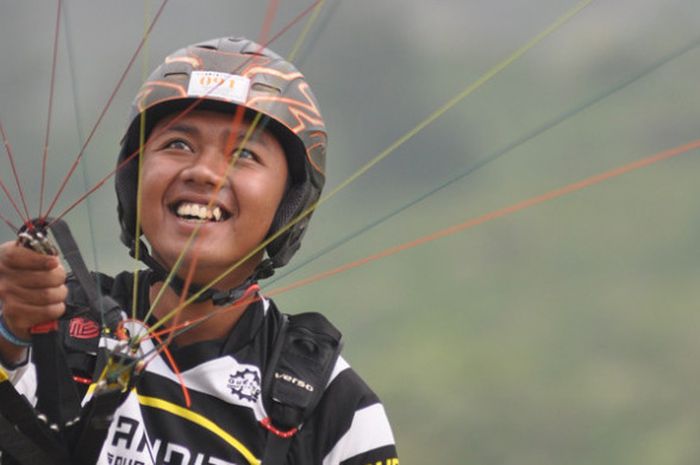 Pilot anggota Pelatnas Asian Games 2018, Jafro Megawanto, di ajang Kejuaraan Ketepatan Mendarat Paralayang TROI (Trip of Indonesia) IV 2017, di Desa Segoro Gunung, Solo, Jawa Tengah, 4-6 Agustus 2017.