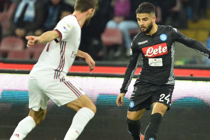 Aksi penyerang lincah Napoli Lorenzo Insigne pada pertandingan Serie A melawan AC Milan di San Paolo, Sabtu (18/11/2017) atau Minggu dini hari WIB. 