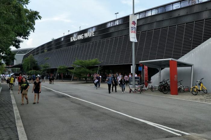 Kallang Wave Mall yang menyatu dengan National Stadium, Singapura.