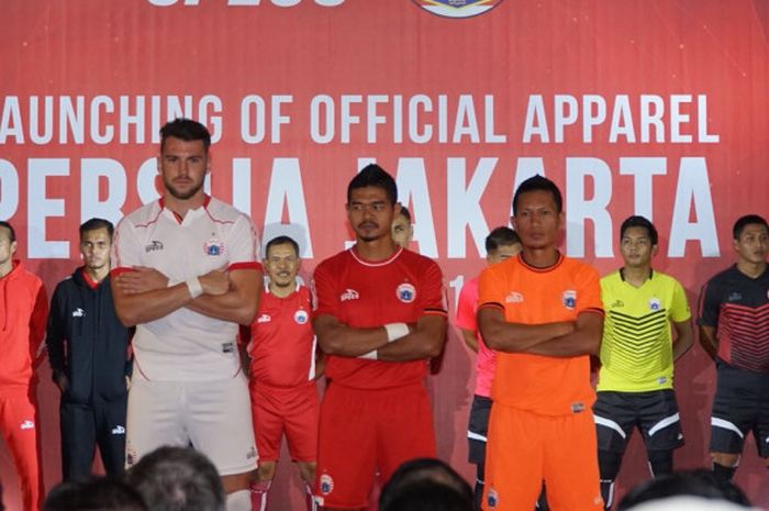 Acara peluncuran jersey terbaru Persija Jakarta pada Jumat (2/2/2018). Dari kiri, Marko Simic, Bambang Pamungkas, dan Ismed Sofyan, menjadi model peluncuran jersey terbaru Tim Macan Kemayoran.