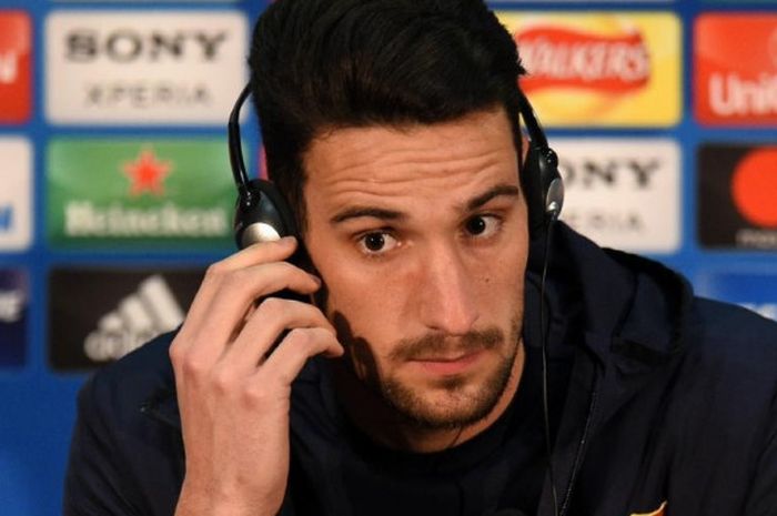 Sergio Rico dalam konferensi pers menjelang laga Liga Champions Manchester United lawan Sevilla di Old Trafford, 12 Maret 2018.