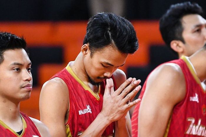 (dari ki-ka) Prastawa, Sandy, Kevin, dan Komink saat membela timnas basket putra Indonesia pada ajang Pra-kualifikasi FIBA Asia Cup 2021 yang digelar di Nonthaburi, Thailand, Juni 2018.