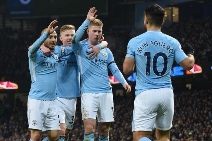 Para pemain Manchester City merayakan gol Sergio Aguero ke gawang Newcastle United pada laga Liga Inggris di Stadion Etihad, Manchester, Sabtu (20/1/2018),