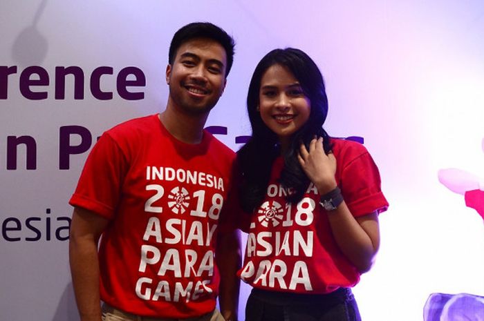 Vidi Aldiano dan Maudy Ayunda dalam konferensi pers peresmian lagu Asian Para Games 2018, Song of Victory, di GBK Arena, Jakarta, Senin (24/09/2018).