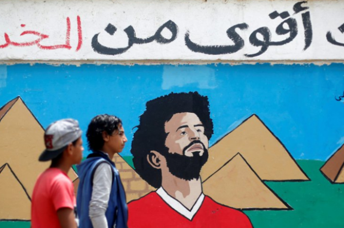  Gambar mural wajah Mohamed Salah dijalanan Kairo. 