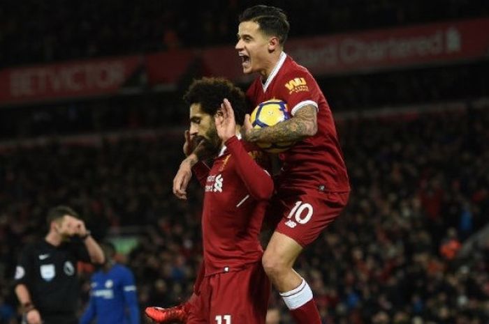 Reaksi Mohamed Salah (kiri) usai mencetak gol ke gawang Chelsea dalam laga lanjutan Liga Inggris di Stadion Anfield, Minggu (26/11/2017) dini hari WIB. 