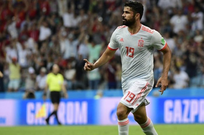 Penyerang Spanyol, Diego Costa, melakukan selebrasi setelah mencetak gol ke gawang Portugal dalam laga Grup B Piala Dunia 2018, Jumat (15/6/2018) di Stadion Fisht, Sochi.