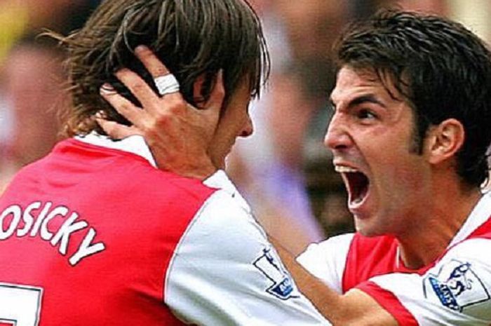 Tomas Rosicky (kiri) dan Cesc Fabregas 