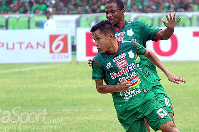  Aksi pemain sayap PSMS Medan, Erwin Ramdani, saat tampil melawan Bhayangkara FC dalam laga pekan kedua Liga 1 2018 di Stadion Teladan, Medan, (31/3/2018). 