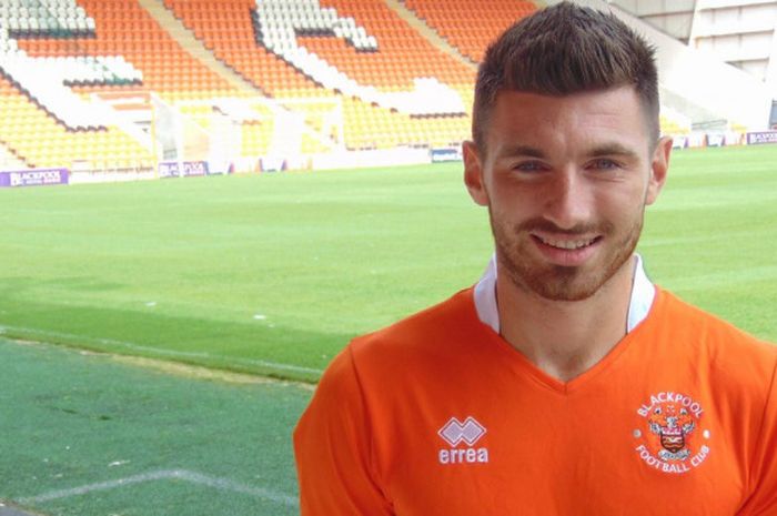 Gelandang asal Inggris, Michael Cain saat berseragam Blackpool. 