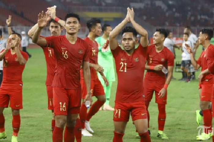                Para pemain timnas Indonesia merayakan kemenangan atas Timor Leste pada laga kedua Piala AFF 2018 yang berlangsung di Stadion Utama Gelora Bung Karno (SUGBK), Senayan, Jakarta Pusat, Selasa (13/11/2018).               