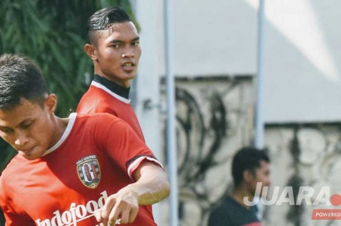 Bek kanan Bali United, Dias Angga Putra.