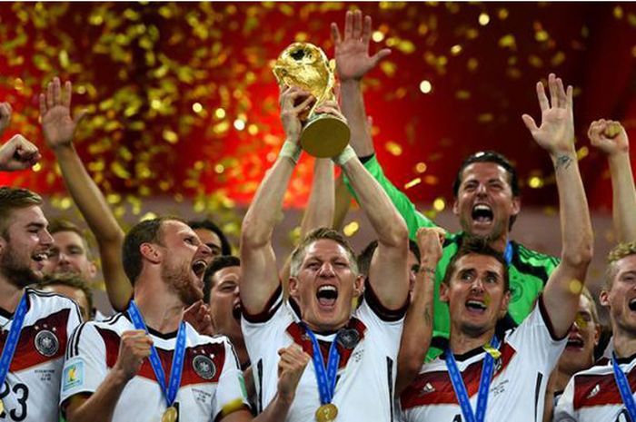 Para pemain Jerman merayakan juara dunia 2014 pada,  (13/7/2014) di Stadion Maracana, Rio de Janeiro, Brasil.