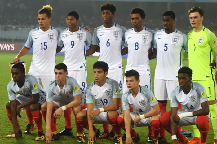 Pemain Inggris berpose sebelum dimulainya laga final Piala Dunia U-17 kontra Spanyol di Stadion Vivekananda Yuba Bharati Krirangan, Kolkata, India, pada 28 Oktober 2017.