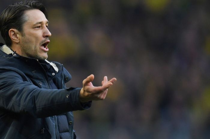 Ekspresi pelatih Eintracht Frankfurt, Niko Kovac, dalam pertandingan Liga Jerman 2017-2018 menghadapi Borussia Dortmund di Stadion Signal Iduna Park, Dortmund, Jerman, pada 11 Maret 2018.