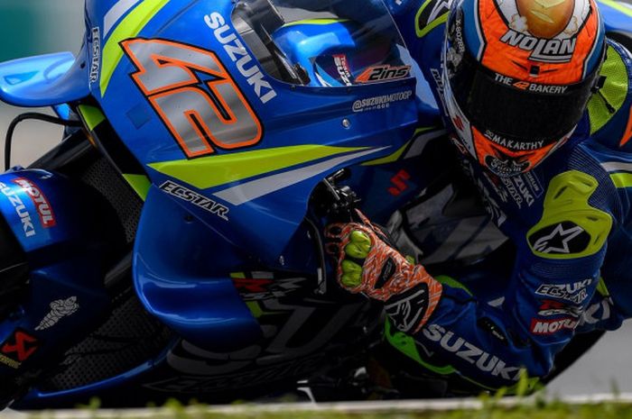 Pebalap tim Suzuki Ecstar, Alex Rins, memutari Sirkuit Sepang, Selangor, Malaysia (29/1/2018), pada tes pramusim MotoGP.