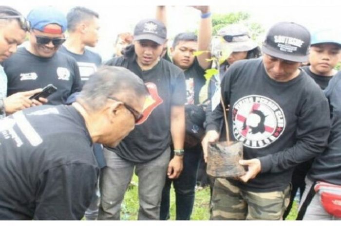 Viking Jatinangor lakukan penanaman pohon di hari jadi