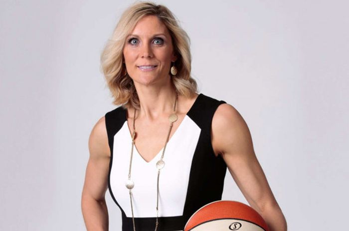 Jenny Boucek diperkenalkan sebagai asisten pelatih baru tim Dallas Mavericks pada Kamis (19/7/2018) waktu setempat.