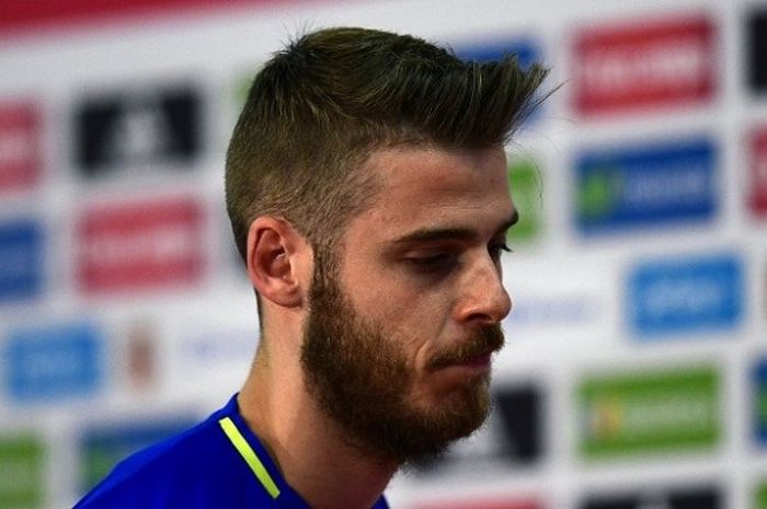 Penjaga gawang Spanyol, David de Gea, menghadiri sesi konferensi pers di Stadion Saint-Martin-de-Re, pada Jumat (10/6/2016) waktu setempat. 