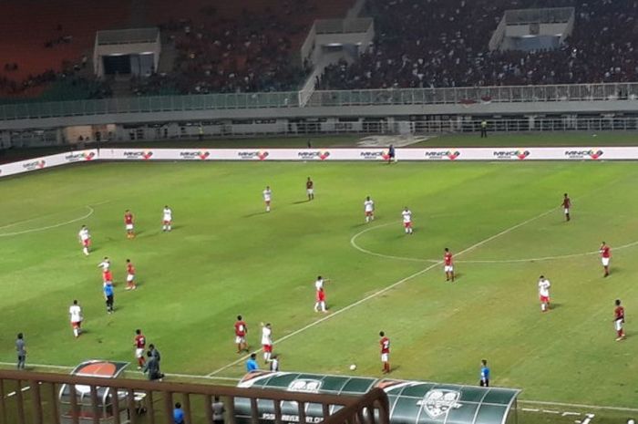 Suasana laga PSSI Anniversary Cup, Timnas U-23 Indonesia vs Timnas U-23 Bahrain, di Stadion Pakansari, Cibinong, Bogor, Jumat (27/4/2018). 