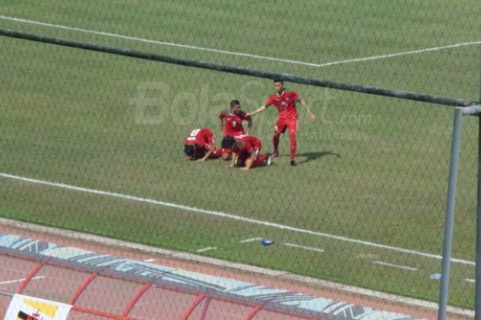 Sejumlah pemain Timnas U-19 Indonesia selebrasi setelah mencetak gol ke gawang Brunei dalam laga terakhir Grup B Piala AFF U-18 di Stadion Thuwunna, Yangon, Myanmar, Rabu (13/9/2017) sore WIB.