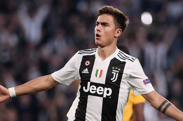 Penyerang Juventus, Paulo Dybala, merayakan gol yang dicetak ke gawang Young Boys dalam laga Grup H Liga Champions di Juventus Stadium, Turin, Italia pada 2 Oktober 2018.