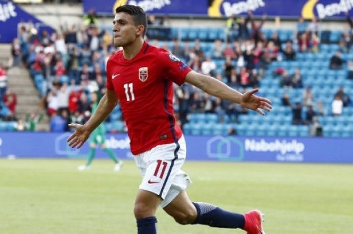 Mohamed Elyounoussi saat tampil bersama timnas Norwegia.