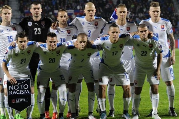 Skuat timnas Slovakia berpose sebelum laga Slovakia vs Belarus di Zilina, Slovakia, pada 9 Oktober 2