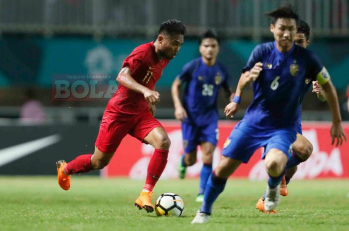 Penyerang timnas u-19 Indonesia, Sadil Ramdani, beraksi kontra Thailand di ajang PSSI Anniversary Cup 2018 di Stadion Pakansari, Cibinong, Kabupaten Bandung, Jawa Barat, Minggu (23/9/2018). 