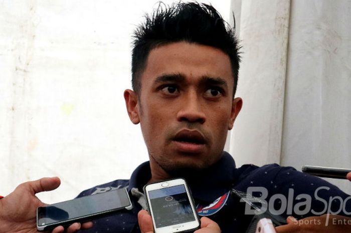 Beny Wahyudi dalam jumpa pers setelah resmi bergabung dengan Madura United.