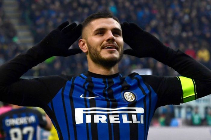 Kapten Inter Milan, Mauro Icardi, merayakan gol yang dia cetak ke gawang Chievo dalam laga Liga Italia di Stadion Giuseppe Meazza, Milan, pada 3 Desember 2017.