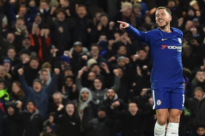       Gelandang Chelsea, Eden Hazard, merayakan gol yang dia cetak ke gawang West Bromwich Albion dalam laga Liga Inggris di Stadion Stamford Bridge, London, pada 12 Februari 2018.      