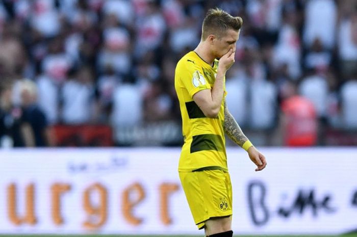 Reaksi pemain Borussia Dortmund, Marco Reus, dalam laga final DFB Pokal kontra Eintracht Frankfurt di Stadion Olympic, Berlin, Jerman, pada 27 Mei 2017.